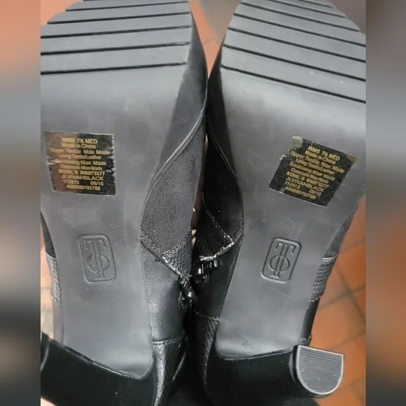 Jlo Vivah Black over the Knee Platform Boots with lace up front Size 7 1/2 M - Picture 16 of 16